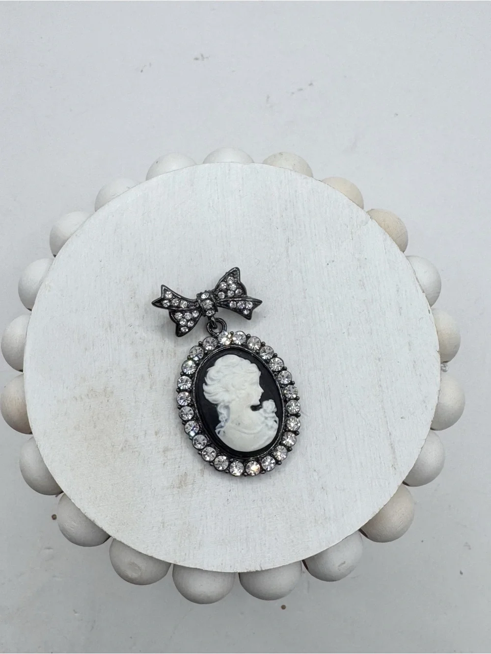 Vintage Victorian revival cameo bow brooch pin black white